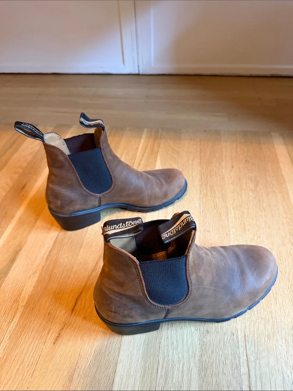 Blundstone Women's Series 1673 Heeled Antique Brown Chelsea Boots - US 9
